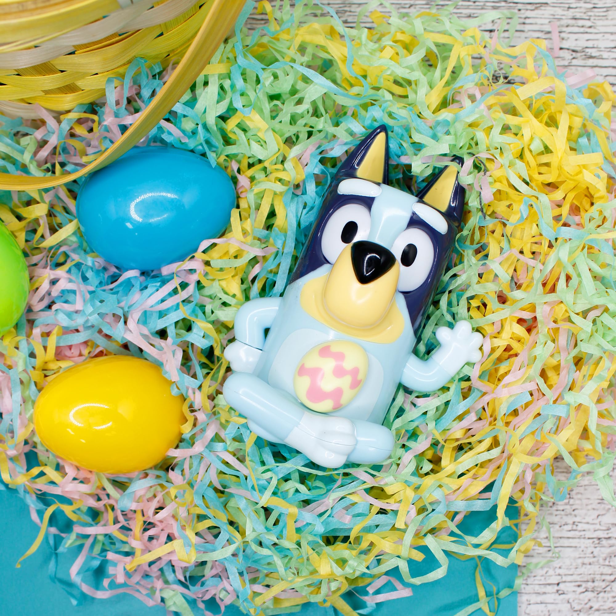 Bluey Candy Dispenser with Marshmallow Treats, Includes Colorful Beads and Character Sweets, 5 Items - Image 3