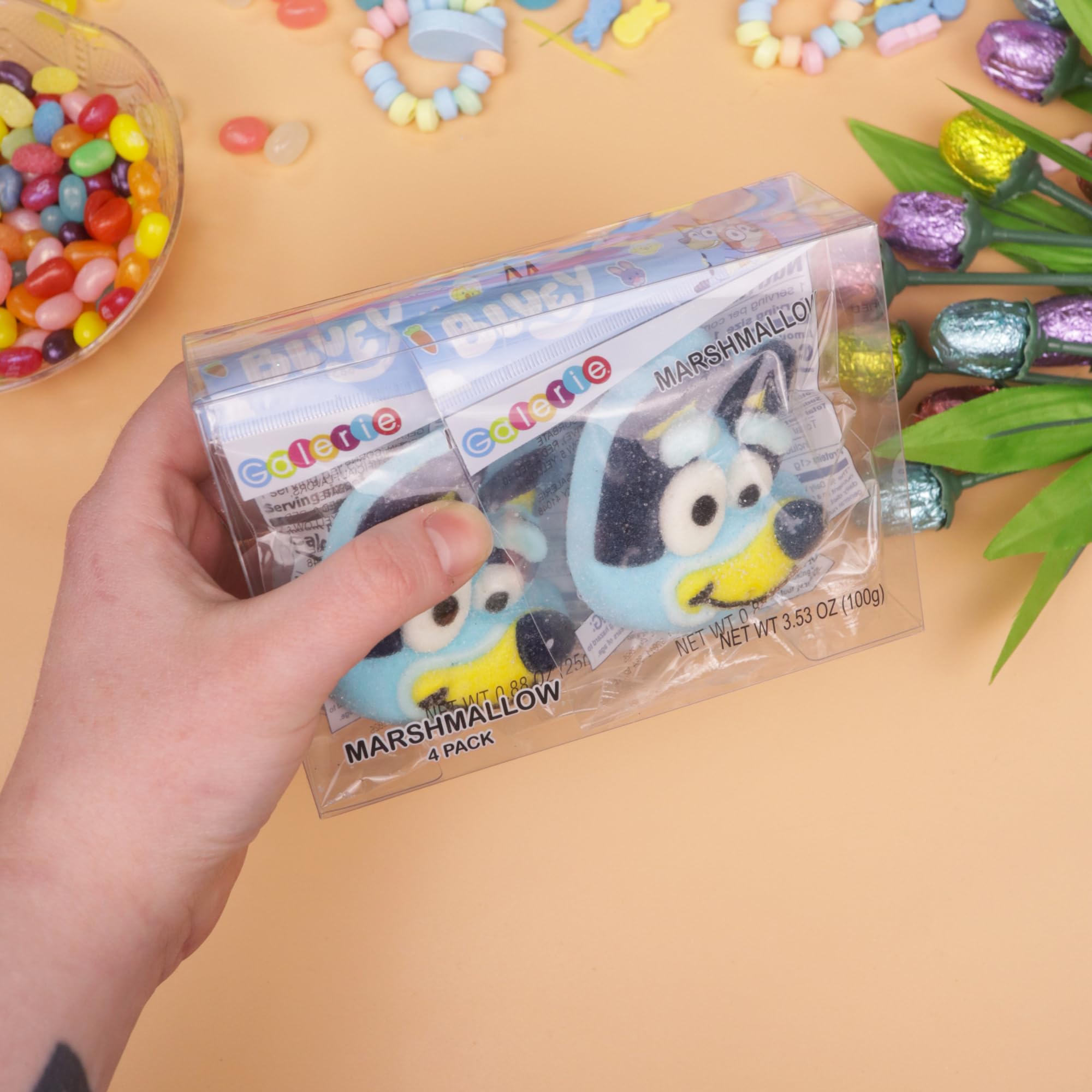 Bluey Candy Dispenser with Marshmallow Treats, Includes Colorful Beads and Character Sweets, 5 Items - Image 4