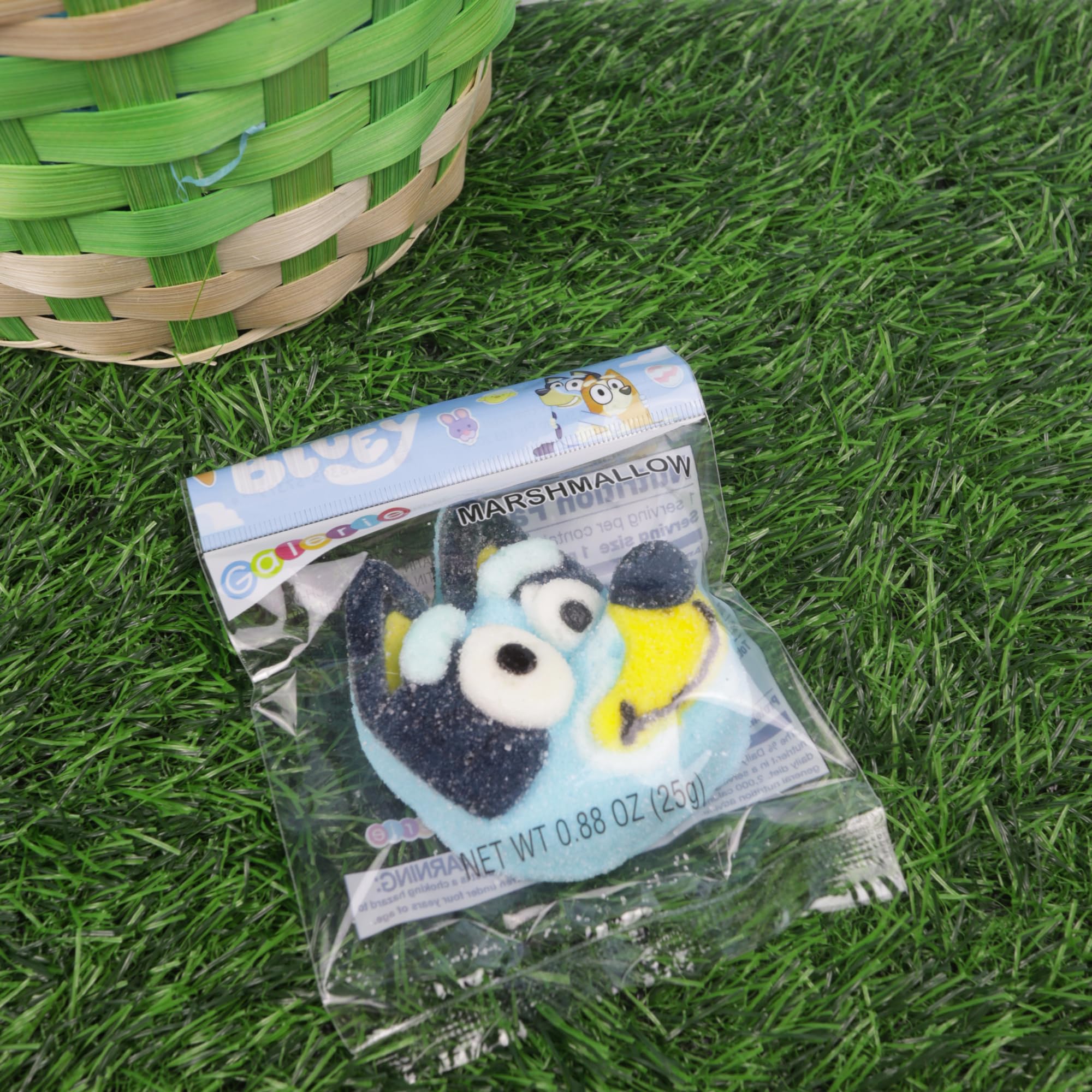 Bluey Candy Dispenser with Marshmallow Treats, Includes Colorful Beads and Character Sweets, 5 Items - Image 6